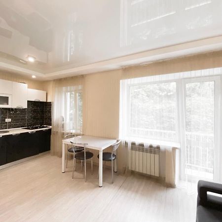 Spacious 1-Bedroom Near Most City Center Dnipro Esterno foto
