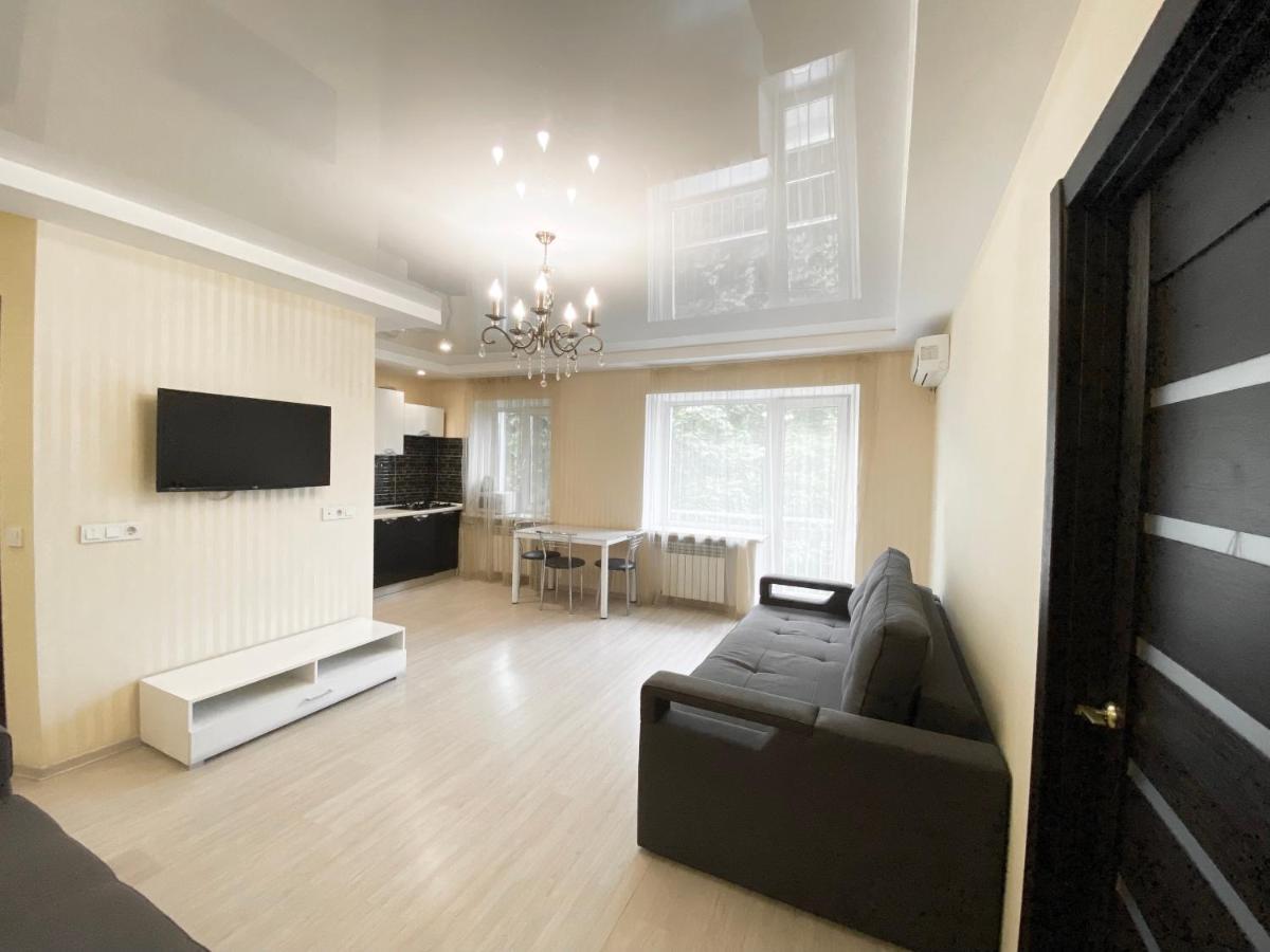 Spacious 1-Bedroom Near Most City Center Dnipro Esterno foto