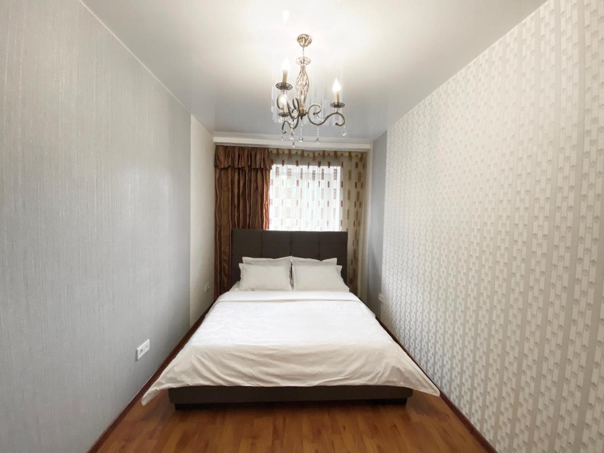 Spacious 1-Bedroom Near Most City Center Dnipro Esterno foto