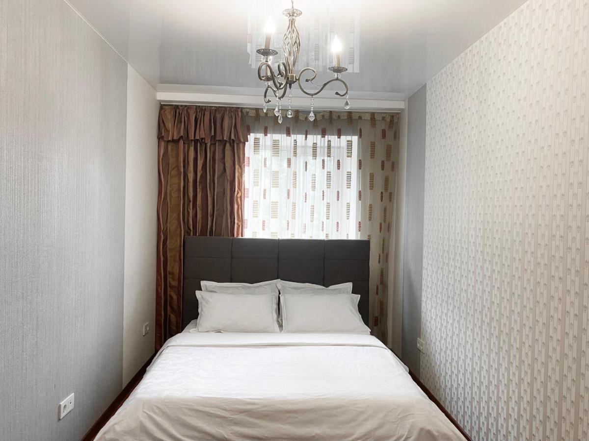 Spacious 1-Bedroom Near Most City Center Dnipro Esterno foto
