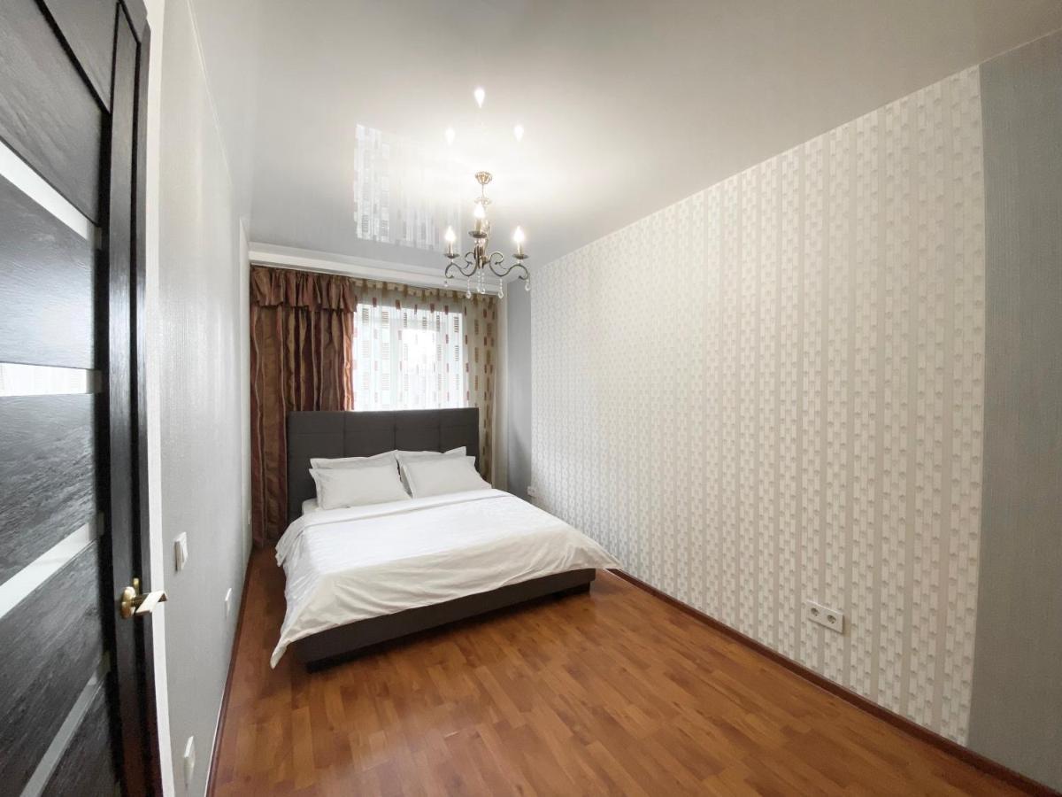 Spacious 1-Bedroom Near Most City Center Dnipro Esterno foto